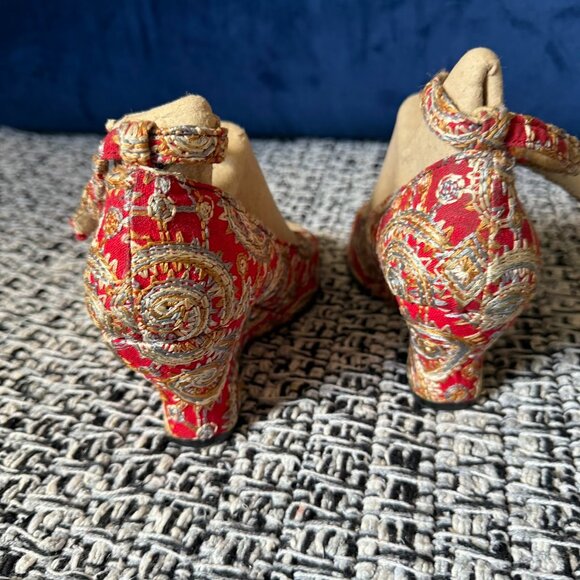 Elegant Red Wedge Sandals - Picture 4 of 9